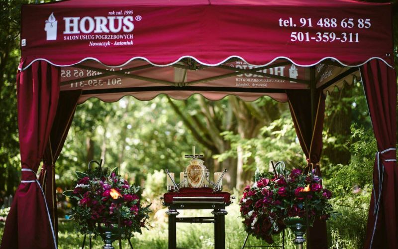 Pogrzeby z urną Horus 09