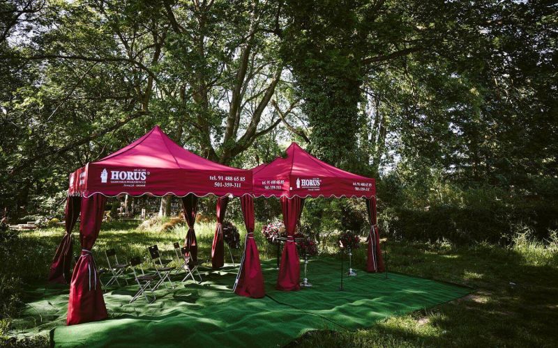 Pogrzeby z urną Horus 14